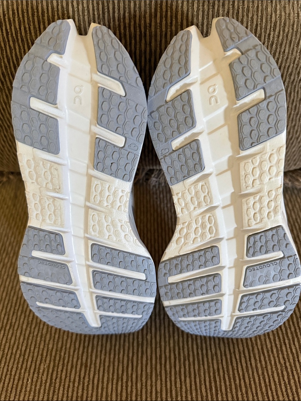 Ladies On Cloudrunner -3.  Sz 7.5 LNC - Picture 5 of 8
